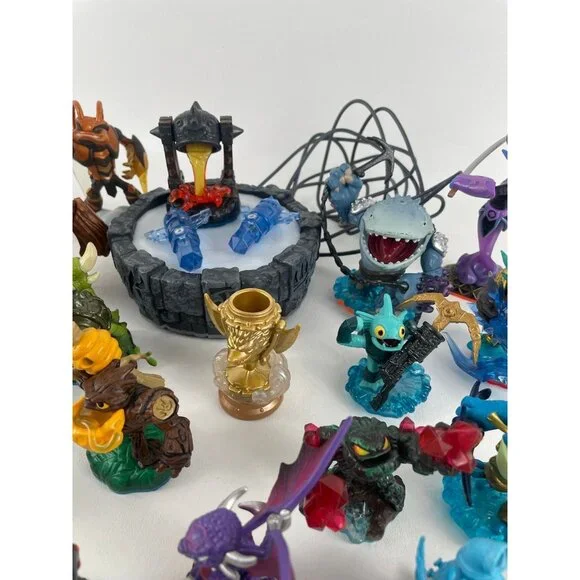 Skylanders lot 30 figurines giants - Jeux vidéo